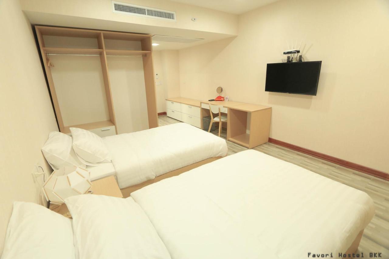 Favori Hostel Bangkok Surawong Exterior foto